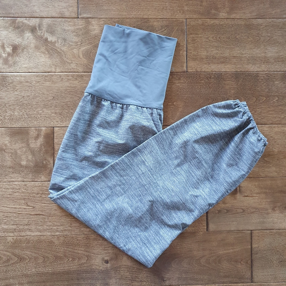 2/$25 Lululemon Grey Knee-Length Pants